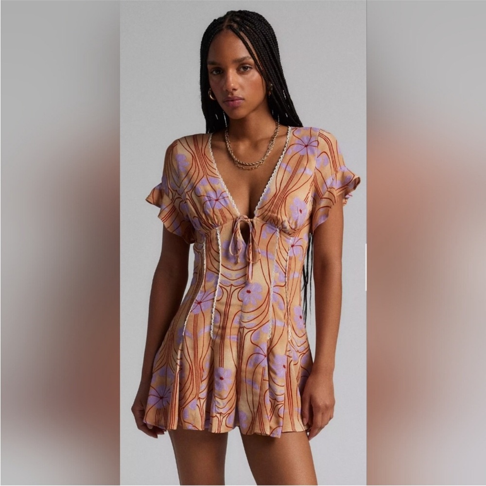 Kimchi Blue Urban Outfitters UO Thalia Open Back Romper size medium brand new - Picture 5 of 6
